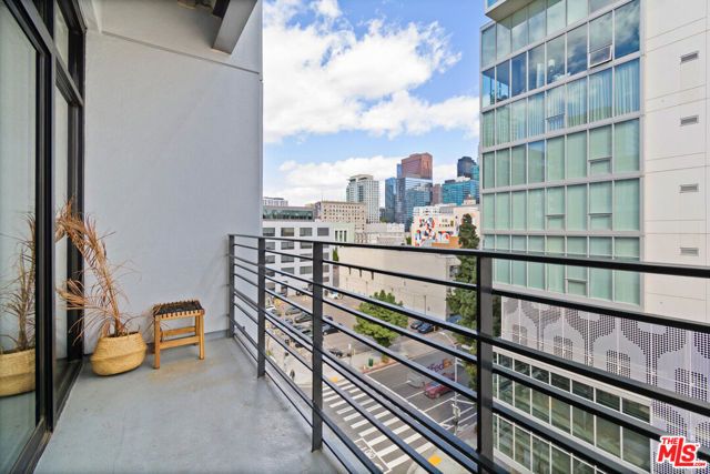 330 W 11th Street 607, Los Angeles, CA 90015