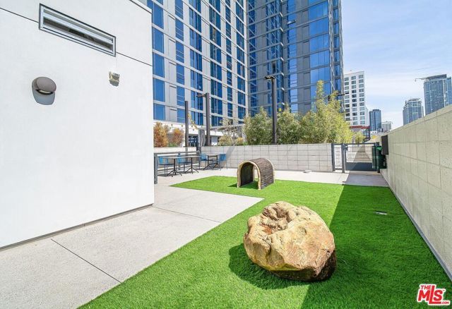 330 W 11th Street 607, Los Angeles, CA 90015