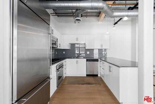 330 W 11th Street 607, Los Angeles, CA 90015