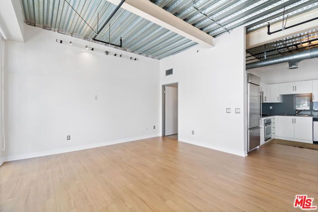 330 W 11th Street 607, Los Angeles, CA 90015