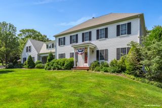 41 Lakeview Drive, Centerville, MA 02632