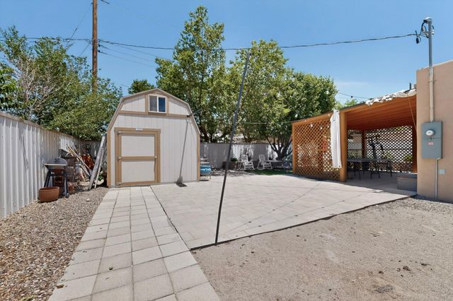 413 Arbor Place NE, Albuquerque, NM 87107