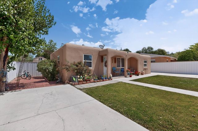 413 Arbor Place NE, Albuquerque, NM 87107