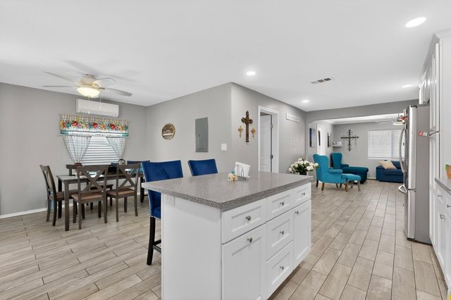 413 Arbor Place NE, Albuquerque, NM 87107
