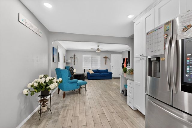 413 Arbor Place NE, Albuquerque, NM 87107