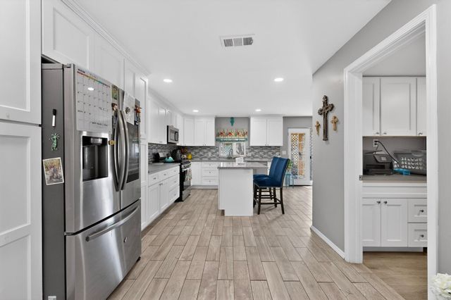 413 Arbor Place NE, Albuquerque, NM 87107