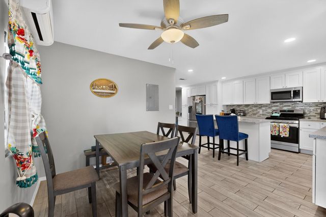 413 Arbor Place NE, Albuquerque, NM 87107