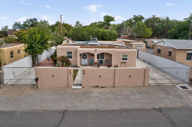413 Arbor Place NE, Albuquerque, NM 87107