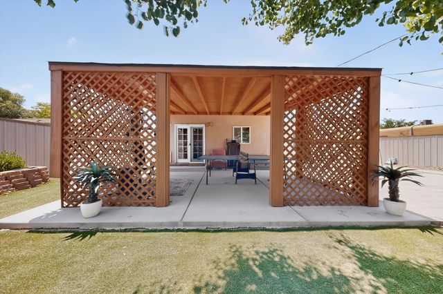 413 Arbor Place NE, Albuquerque, NM 87107