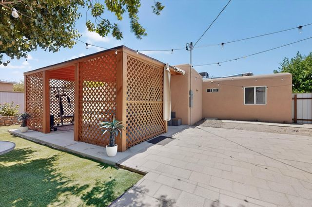 413 Arbor Place NE, Albuquerque, NM 87107