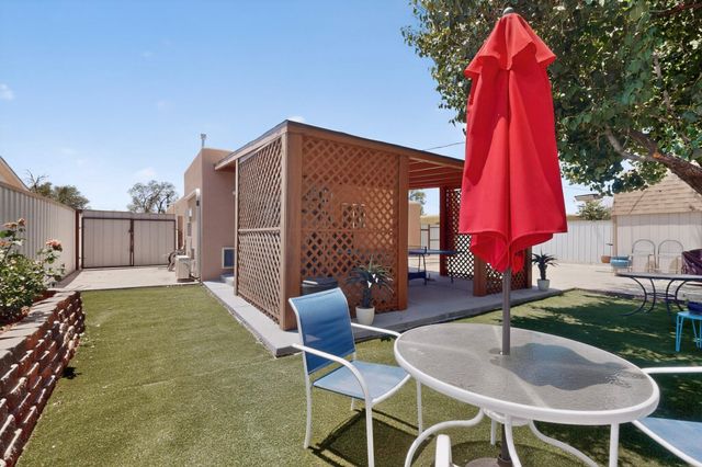 413 Arbor Place NE, Albuquerque, NM 87107