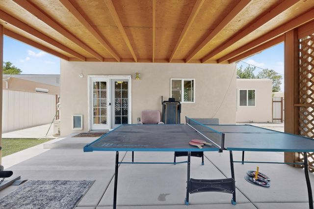 413 Arbor Place NE, Albuquerque, NM 87107