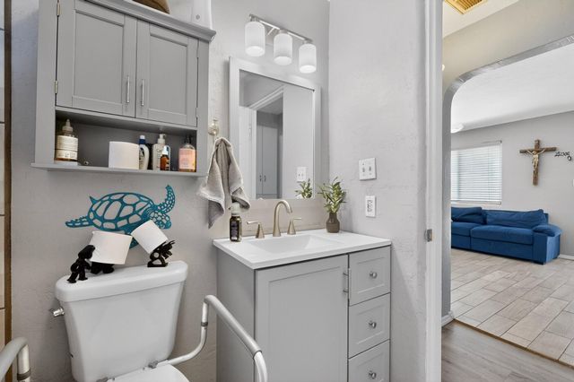 413 Arbor Place NE, Albuquerque, NM 87107