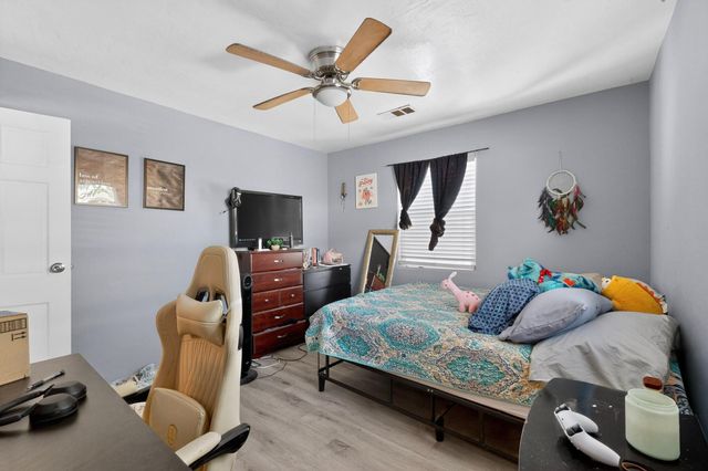 413 Arbor Place NE, Albuquerque, NM 87107