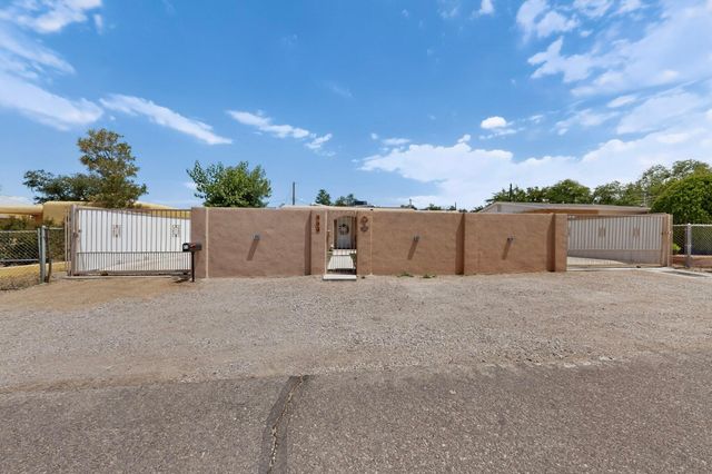 413 Arbor Place NE, Albuquerque, NM 87107