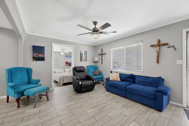 413 Arbor Place NE, Albuquerque, NM 87107