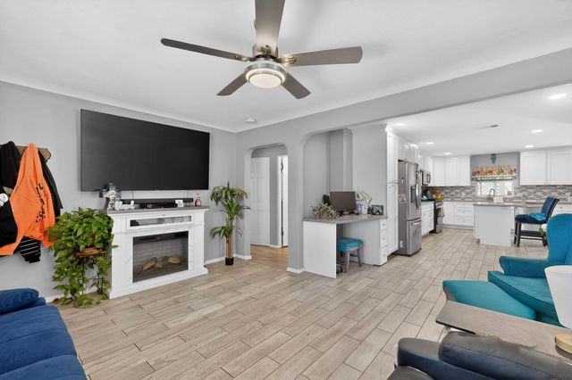 413 Arbor Place NE, Albuquerque, NM 87107