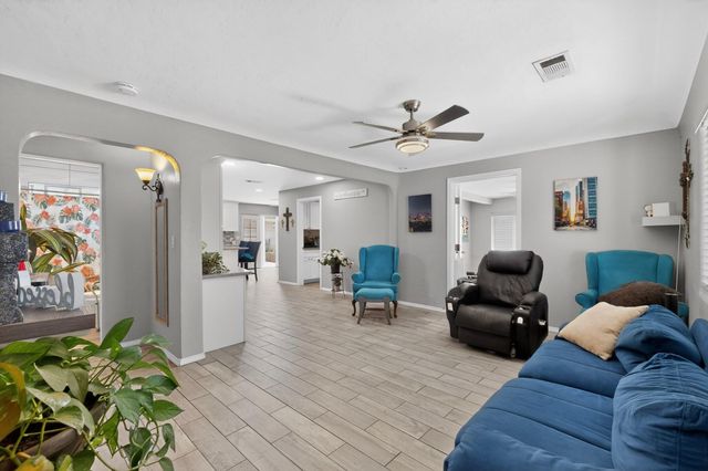 413 Arbor Place NE, Albuquerque, NM 87107