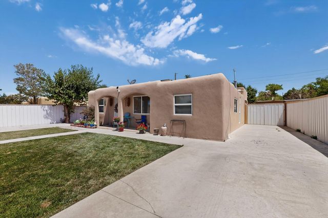 413 Arbor Place NE, Albuquerque, NM 87107