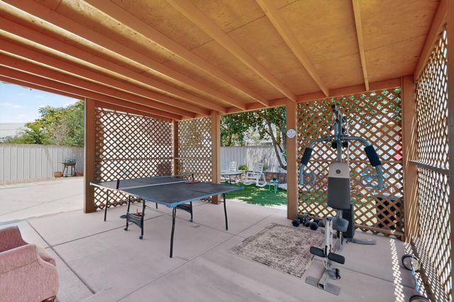 413 Arbor Place NE, Albuquerque, NM 87107