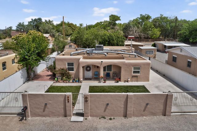413 Arbor Place NE, Albuquerque, NM 87107