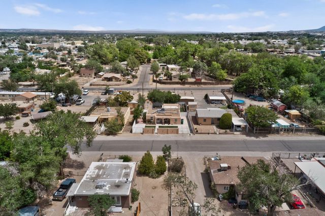 413 Arbor Place NE, Albuquerque, NM 87107