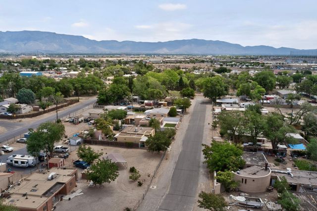 413 Arbor Place NE, Albuquerque, NM 87107