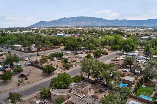 413 Arbor Place NE, Albuquerque, NM 87107