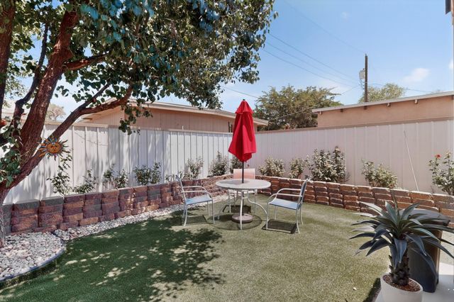 413 Arbor Place NE, Albuquerque, NM 87107