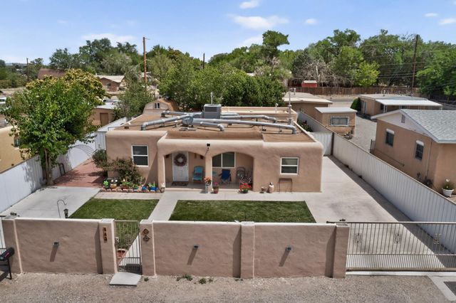 413 Arbor Place NE, Albuquerque, NM 87107