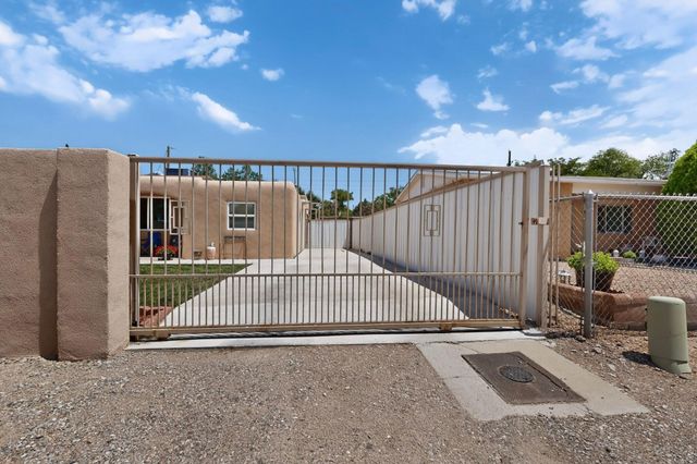 413 Arbor Place NE, Albuquerque, NM 87107