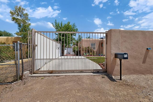 413 Arbor Place NE, Albuquerque, NM 87107