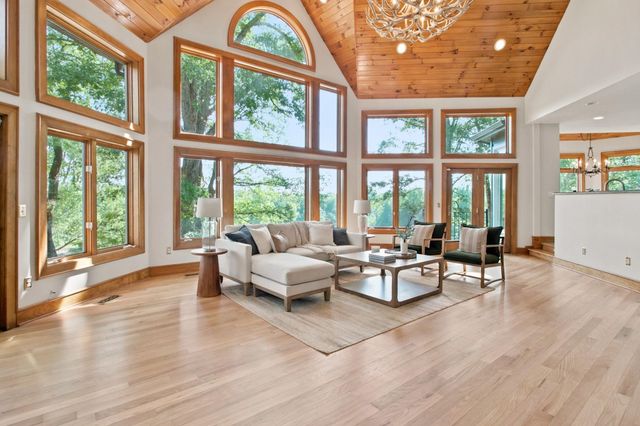 233 Stable Gate Drive, Campobello, SC 29322