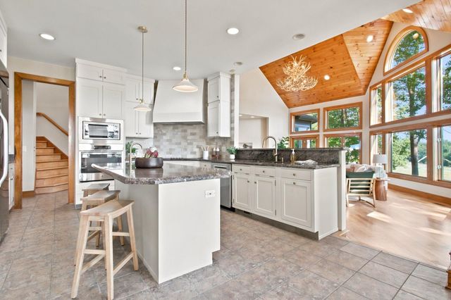 233 Stable Gate Drive, Campobello, SC 29322