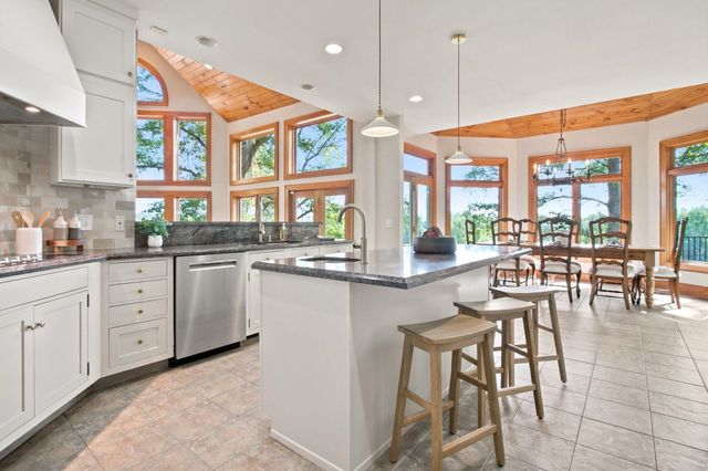 233 Stable Gate Drive, Campobello, SC 29322