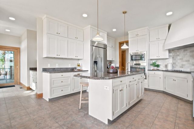 233 Stable Gate Drive, Campobello, SC 29322