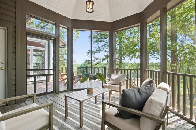 233 Stable Gate Drive, Campobello, SC 29322