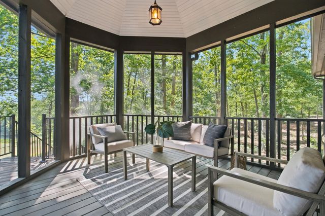 233 Stable Gate Drive, Campobello, SC 29322