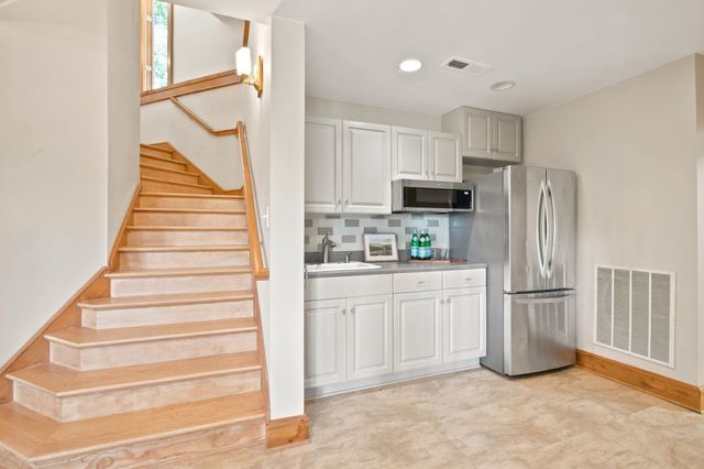 233 Stable Gate Drive, Campobello, SC 29322