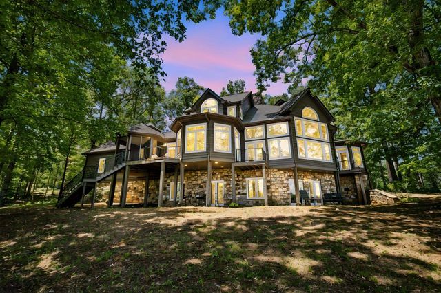 233 Stable Gate Drive, Campobello, SC 29322