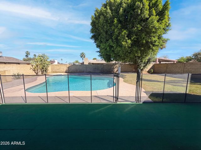 4430 W DIANA Avenue, Glendale, AZ 85302