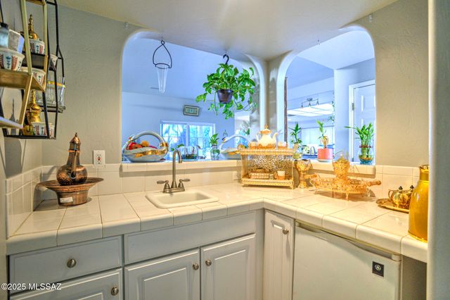 11018 N Mountain Breeze Drive Drive, Tucson, AZ 85737