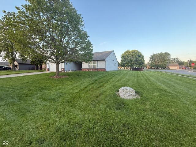 901 Peony Lane, Fortville, IN 46040