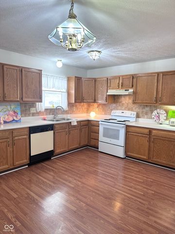 901 Peony Lane, Fortville, IN 46040