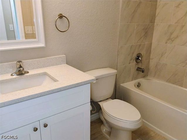 3528 NE 17th PL, Cape Coral, FL 33909