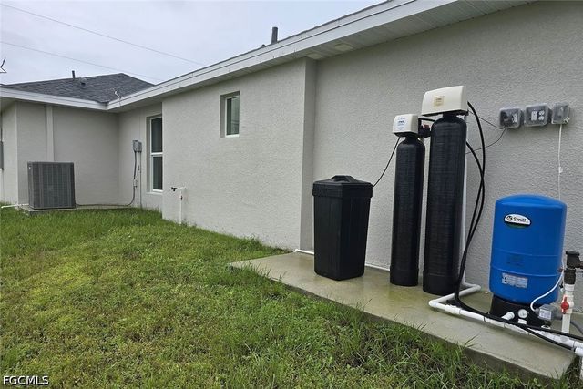 3528 NE 17th PL, Cape Coral, FL 33909