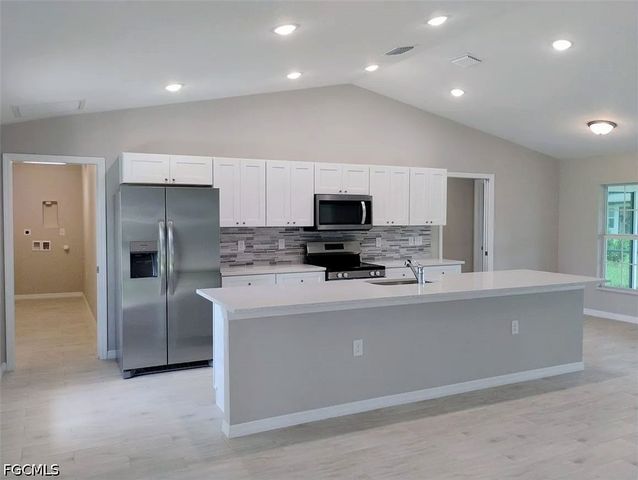 3528 NE 17th PL, Cape Coral, FL 33909