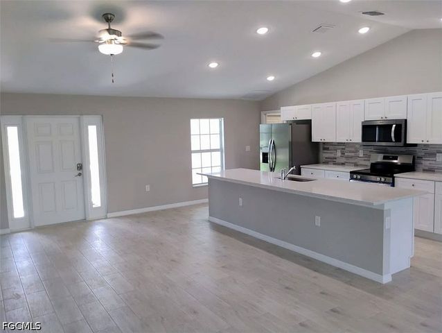 3528 NE 17th PL, Cape Coral, FL 33909