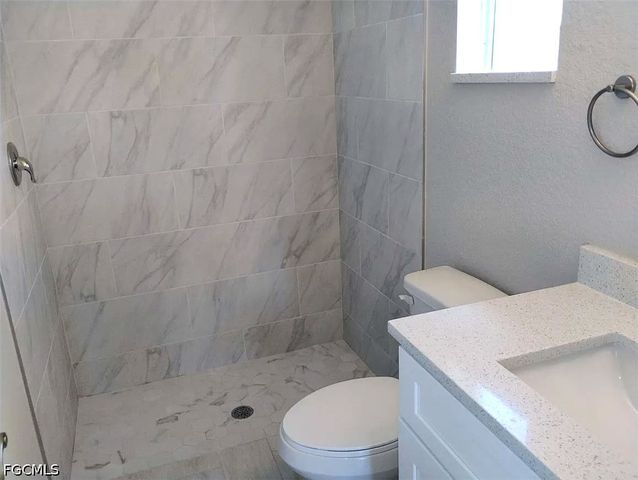 3528 NE 17th PL, Cape Coral, FL 33909