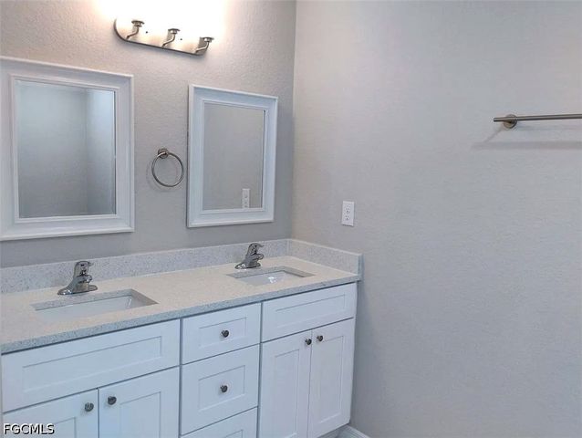 3528 NE 17th PL, Cape Coral, FL 33909